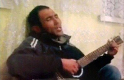 Сельчанин виртуозно исполнил песню группы "МузАрт"