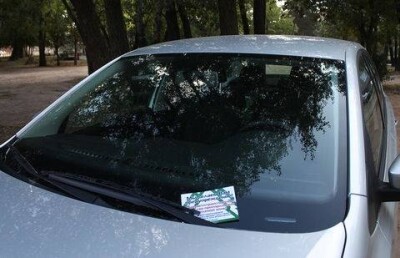 Неизвестные пугают алматинцев штрафами за парковку перед пешеходным переходом 