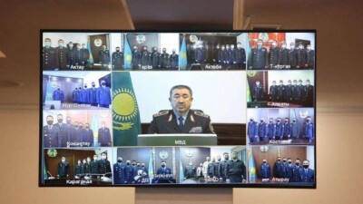 Глава МВД онлайн наградил отличившихся в период ЧП полицейских