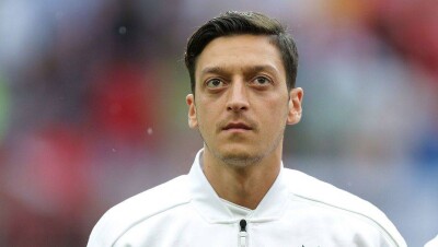 Месут Озил ушёл из сборной Германии, потому что страна так и не признала его немцем