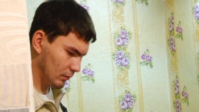 В закрытом режиме в Темиртау проходит суд по делу парня, которому прострелили оба глаза