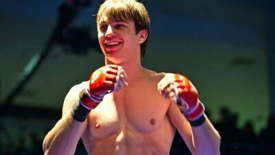 Казахстанский боец ММА ударом в голову нокаутировал американца