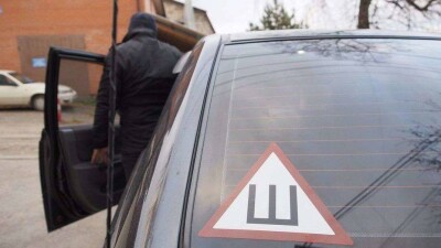 О запрете езды без зимних шин напомнили водителям в дорожной полиции