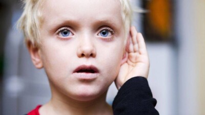 Родители обычно не догадываются об аутизме детей, пока тем не исполнится три года