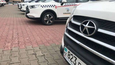 Единая служба такси Астаны получила автомобили отечественного производства