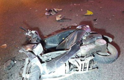 В Алматы мопед на полной скорости влетел в микроавтобус