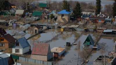 Более 700 спасателей борются с паводками в Казахстане