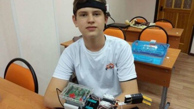 Школьник из Актау изобрёл протез руки, управляемый силой мысли