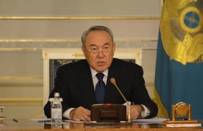 Не допустить резких колебаний курса тенге поручил Назарбаев Нацбанку