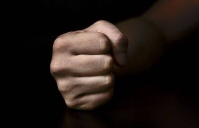 Драку с участием полицейских сняли на видео в Караганде