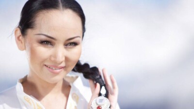 Баян Есентаева вернулась к девичьей фамилии