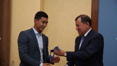 Серебряному призёру чемпионата мира по боксу Абильхану Аманкулу подарили квартиру