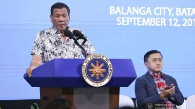 Президент Филиппин разрешил стрелять в ноги чиновникам-взяточникам