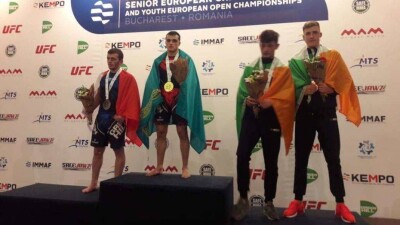 Боец, выступающий за Германию, поднял флаг Казахстана на чемпионате Европы по ММА