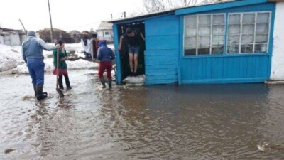 Пострадавшие от паводков в Карагандинской области получили помощь от Фонда Булата Утемуратова