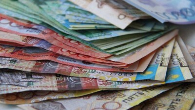 Курс доллара на выходные составит 326,88 тенге