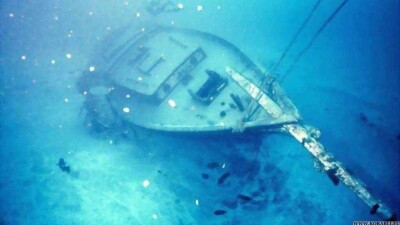 Пять минут продержалась на воде яхта, на реставрацию которой ушло пять лет