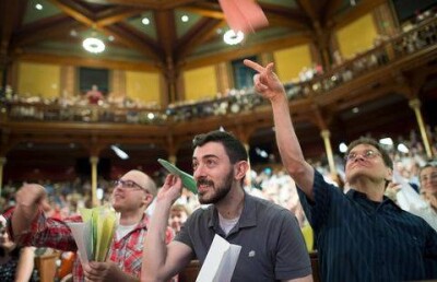 Шнобелевских лауреатов забросали самолётиками