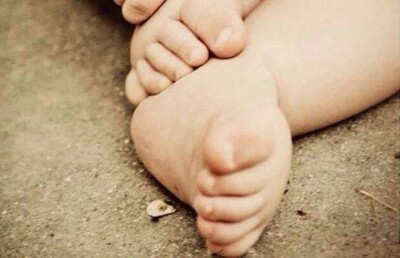 Врач рассказал о состоянии выброшенной в туалет новорождённой из Актобе