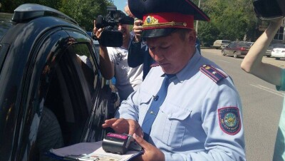 Штраф за нарушение ПДД в Караганде теперь можно оплатить на месте