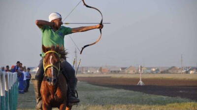 Нурсултан Назарбаев посетил международный турнир по жамбы ату 
