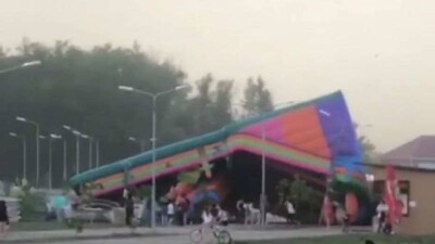 В Костанае перевернулся надувной батут во время празднования Дня защиты детей