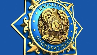 Обвинённый в вымогательстве взятки прокурор сможет и дальше работать в госорганах