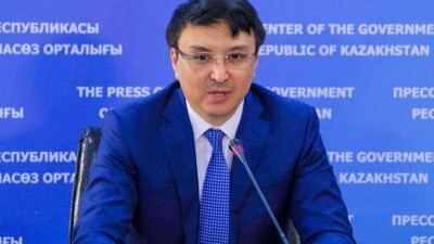 Депутат Альтаев предложил выплачивать 42 500 тенге казахстанцам с низкими доходами на постоянной основе