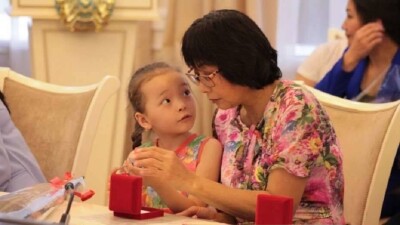 Многодетным семьям вручили ключи от квартир в Караганде