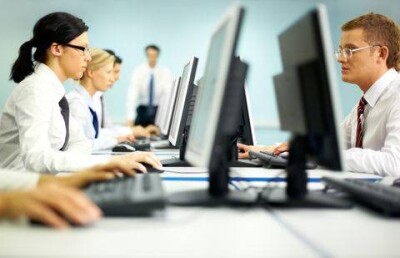 Служащим Нацбанка дорогостоящие курсы по программе "Болашак" сокращать не будут