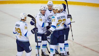 "Барыс" забросил пять шайб в ворота "Металлурга", но едва не упустил победу 