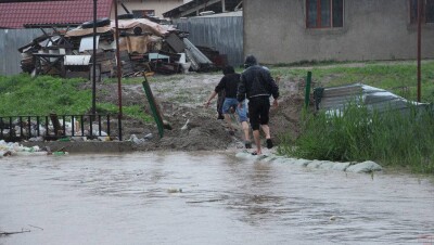 В новых микрорайонах Алматы нет школ, дорог, воды и света