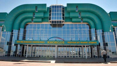 На часовые очереди и давку пожаловались казахстанцы в МЦПС "Хоргос"