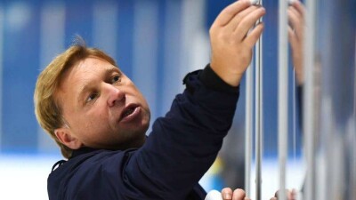 Главного тренера "Барыса" уволили из-за низких результатов команды