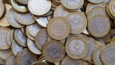 Нацвалюта РК на бирже в свой день рождения укрепилась почти на шесть тенге