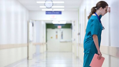 В роддоме Атырау женщина родила двойняшек и умерла, заведено уголовное дело 