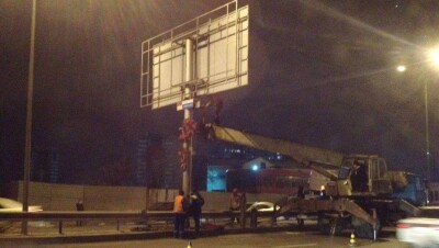 Неизвестные спилили 150 билбордов за одну ночь в Алматы