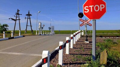 После ЧП в Мангистау семь дежурных по переезду в ЮКО отстранили от работы