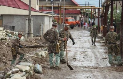 Жители подтопленного Алгабаса недовольны помощью от акимата Алматы