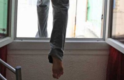 Тяжелобольной пациент выпрыгнул из окна реанимации в Акмолинской области