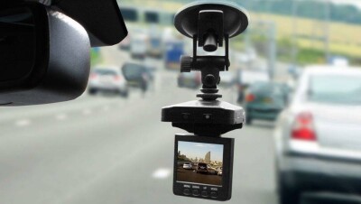 Директор школы в Семее потребовал видеорегистратор за устройство детей на учёбу