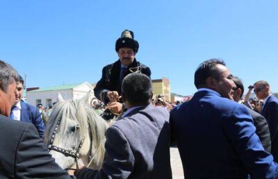 Карим Масимов оседлал монгольского скакуна