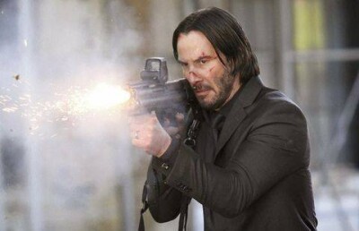 Киану Ривз поразил поклонников виртуозной стрельбой