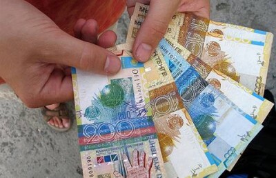 Автолюбителя за дачу взятки оштрафовали в ЗКО на 800 тысяч тенге