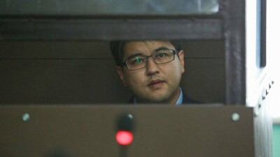Процесс по делу Бишимбаева отложили из-за травмы одного из подсудимых