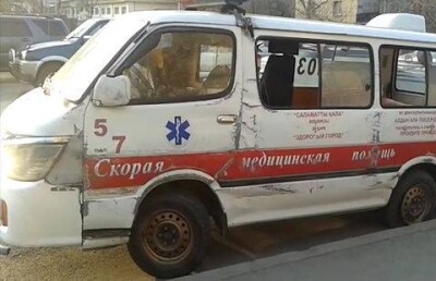 В Алматы "скорая" попала в ДТП, пострадал фельдшер