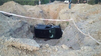 В Костанае водителя, угодившего в разрытый котлован, оштрафуют и лишат прав