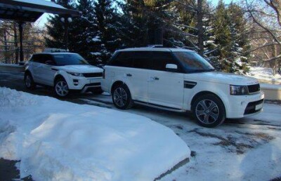 Кортеж во главе с едущим задом патриотичным BMW возмутил водителей Алматинской области
