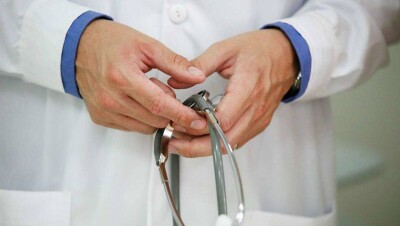 Вместо повышения зарплат медикам разрешат работать по совместительству