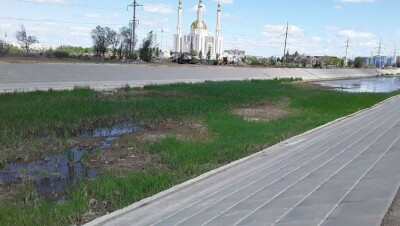 В центре Актобе полностью высохла река Сазды